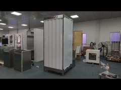 Sala de la estación de ducha y lavado de ojos de emergencia