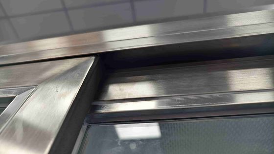 Armario de sala limpia de vidrio con filtración HEPA y capacidad de 25 personas para el almacenamiento de prendas de acero inoxidable conforme a la norma ISO 14644