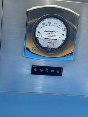 Capó de flujo laminar de grado farmacéutico H14 HEPA 99,9995% eficiencia y esterilización UV para el procesamiento aséptico