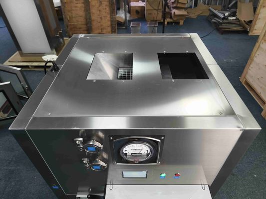 Caja de pases de flujo laminar de puerta automática. Transferencia sin contacto HEPA filtrada para zonas críticas.