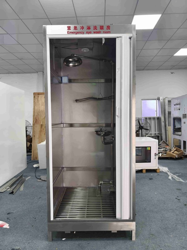 Sala de ducha y lavado de ojos de seguridad de emergencia con recubrimiento de acero inoxidable SUS304, caudal de ducha de 120-180 L/min y tamaño compacto de 1000 × 1000 × 2400 mm